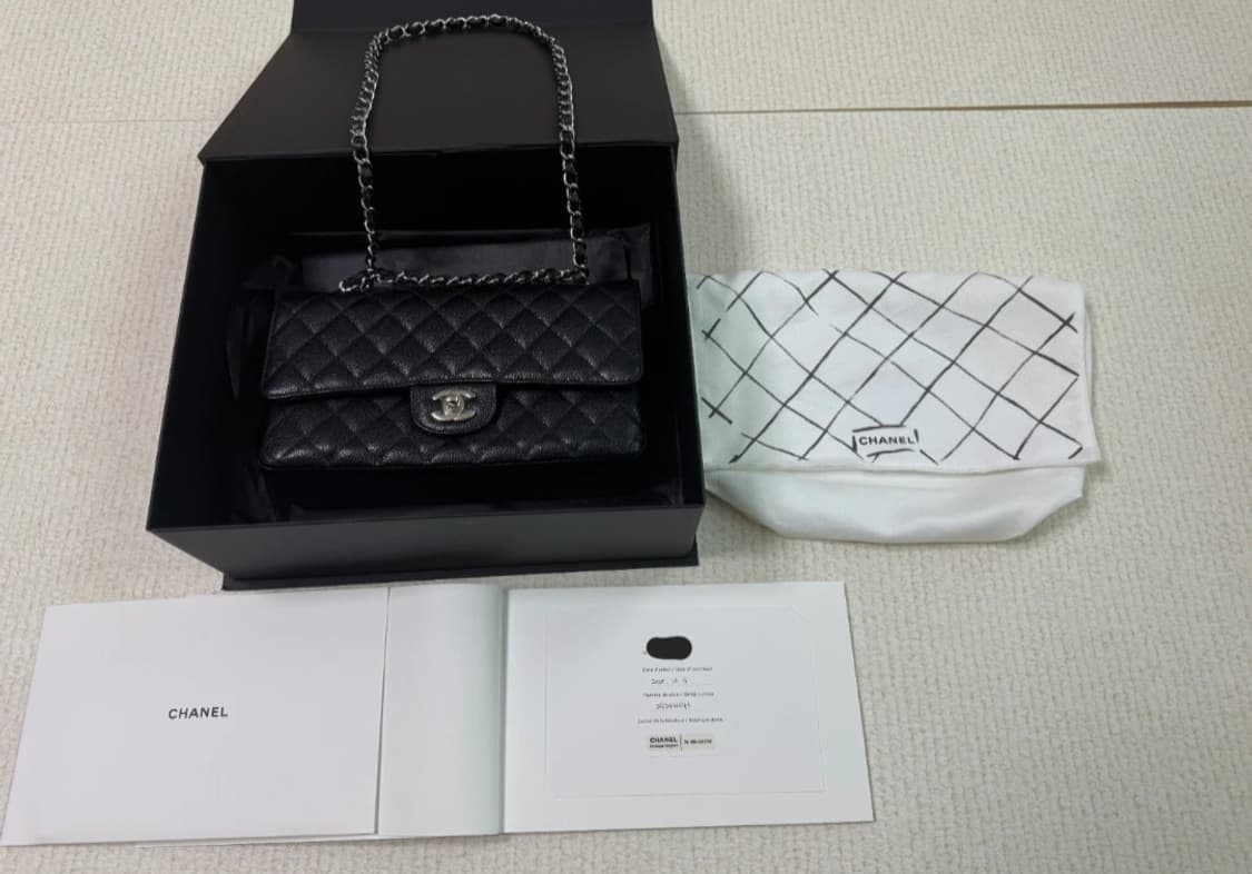 (정품)샤넬 클래식 캐비어 미듐 은장 상품이미지1