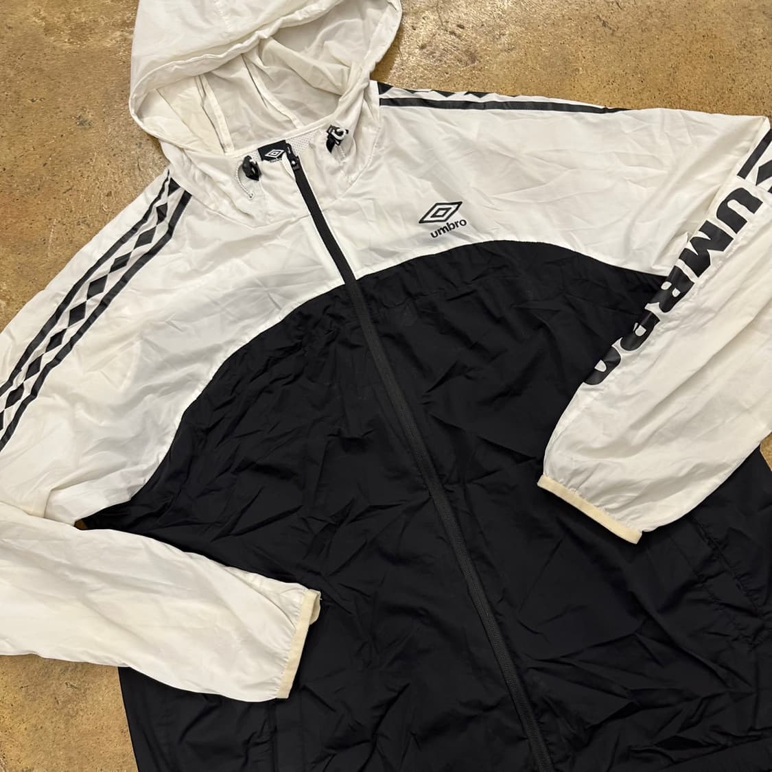 [ 정품/2XL,110 ] 엄브로 바람막이 자켓 b15 상품이미지1