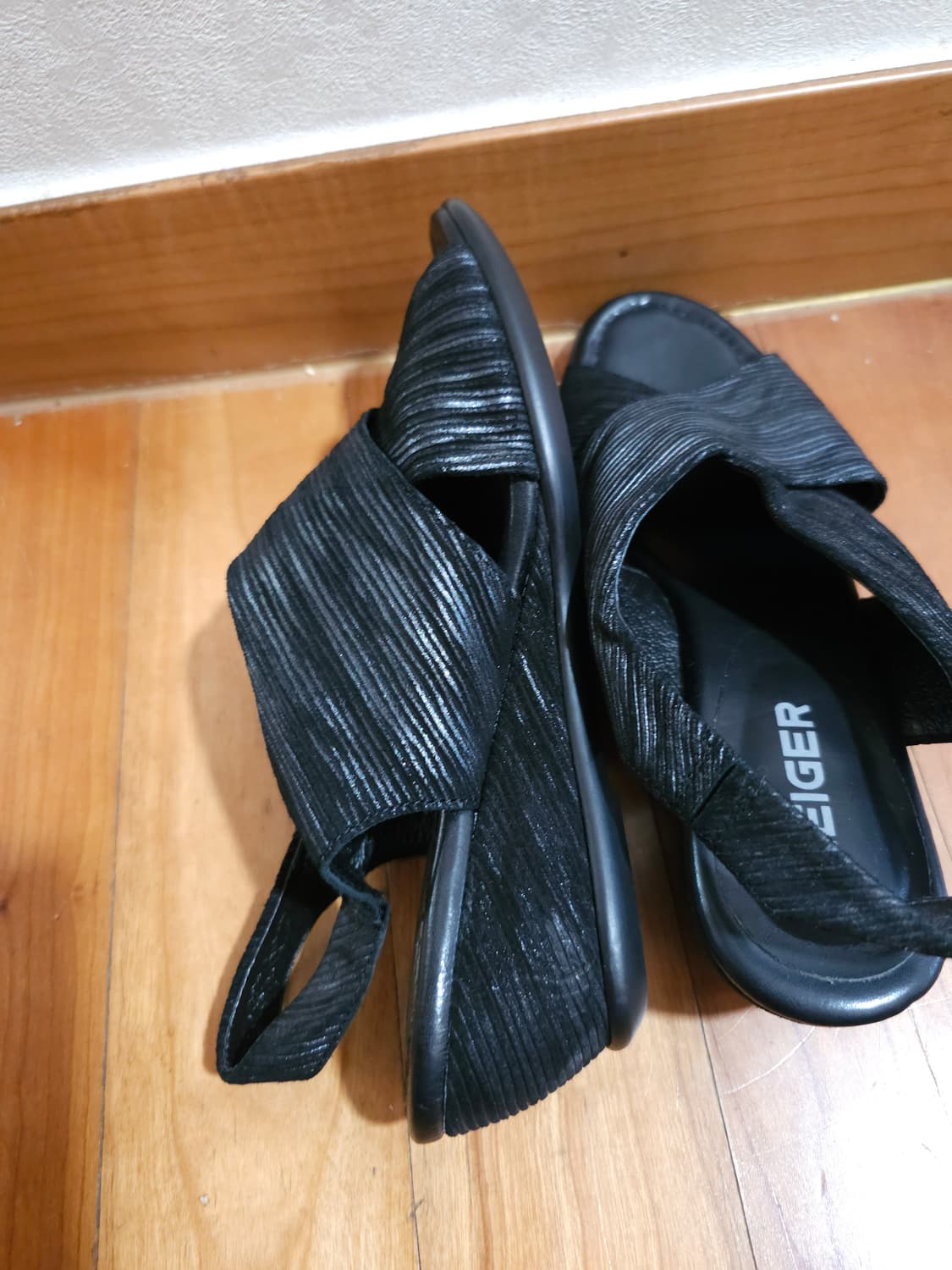 새상품)가이거 소가죽 웨지힐샌들 상품이미지7