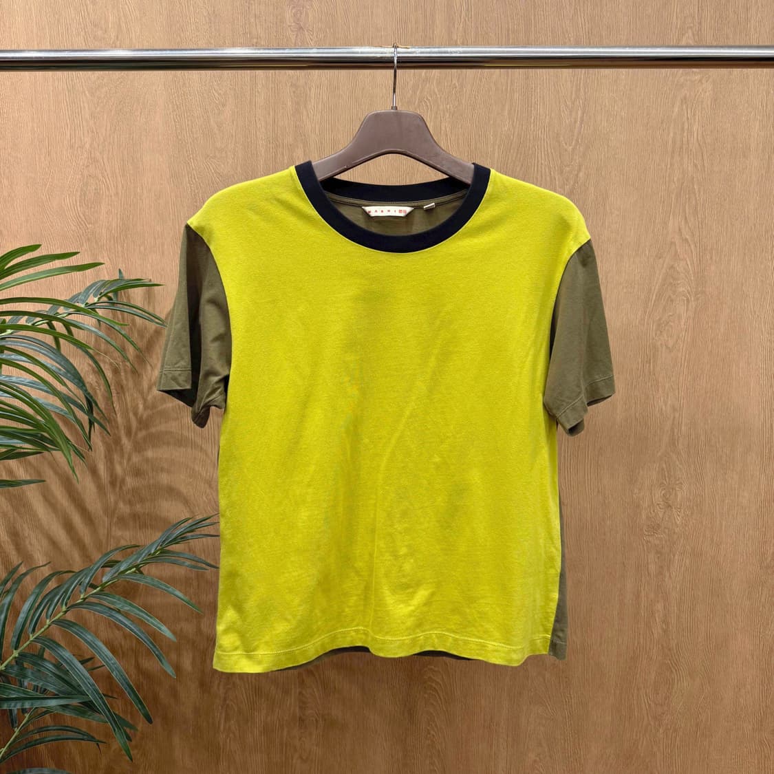 마르니 유니클로 배색 컬러블록 라운드넥 반팔 티셔츠 옐로우 카키 상품이미지1