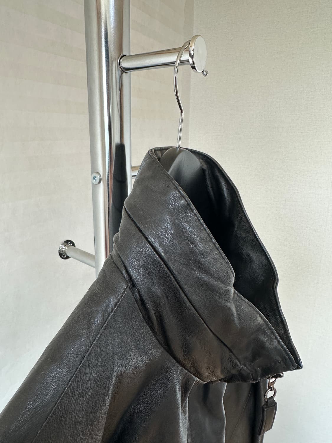 Minimal Stand Collar Lamb Leather Jacket 상품이미지3