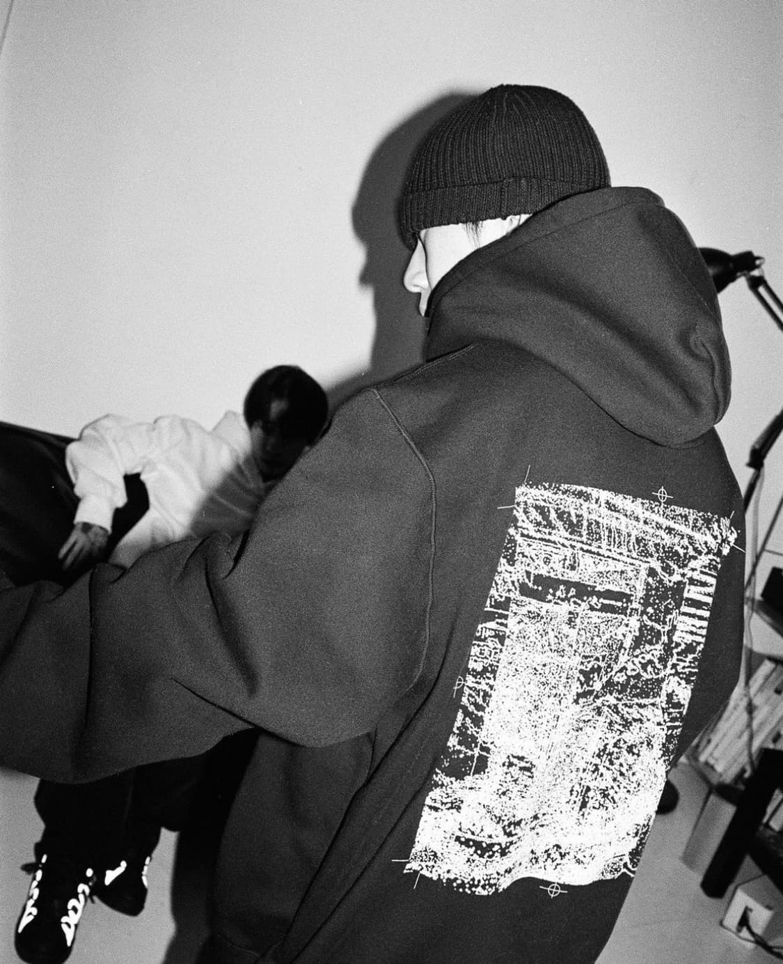 Hyein seo 우원재 블랙아웃 후디 3 상품이미지2