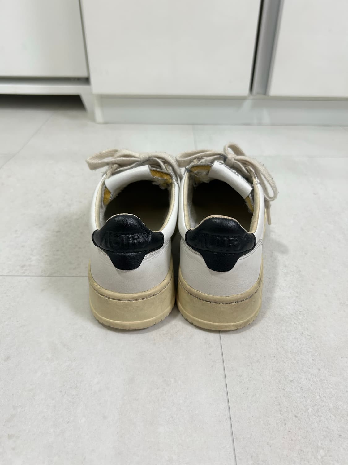 오트리 메달리스트 로우 레더 스니커즈 37 (240) 상품이미지3