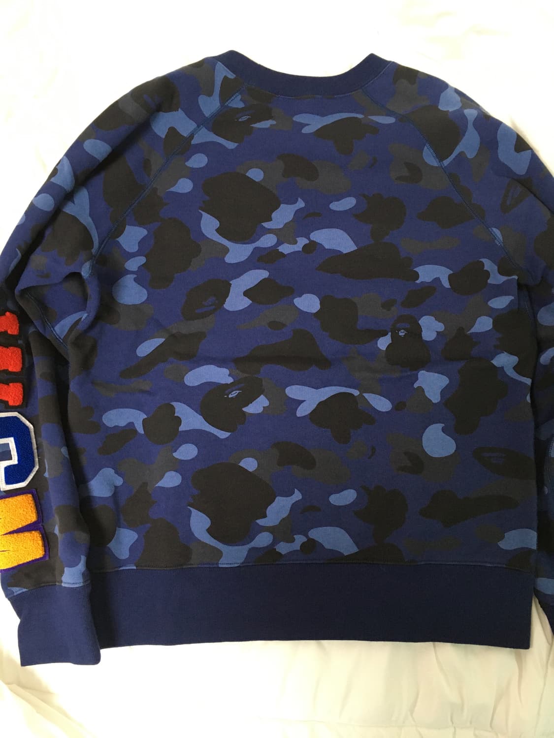 베이프 퍼스트 카모 샤크 맨투맨 상품이미지2