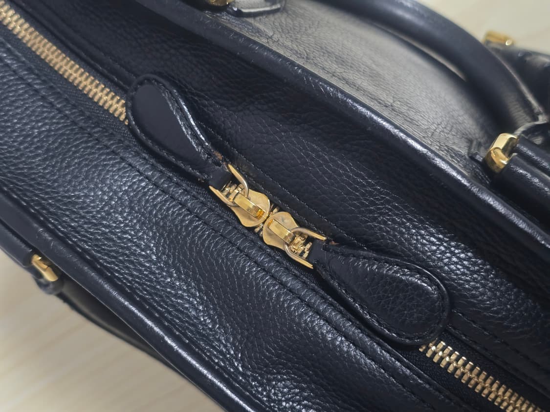 로에베 마드리드 그레인 카프스킨 크루즈백 상품이미지8