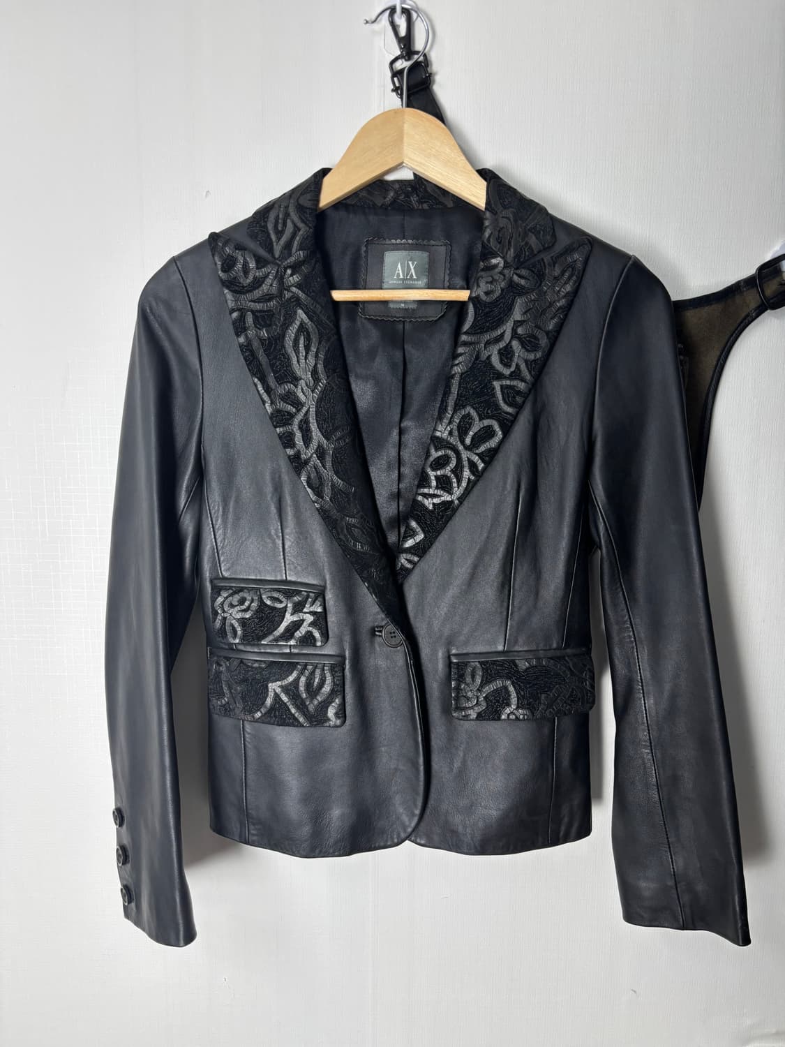 Armani Exchange A|X 블랙 레더 블레이저 자켓 상품이미지2