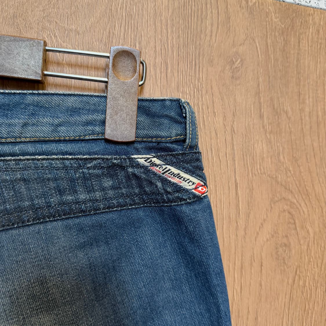 디젤 인더스트리 데님 반바지 로우라이즈 워싱 디테일 블루 상품이미지3