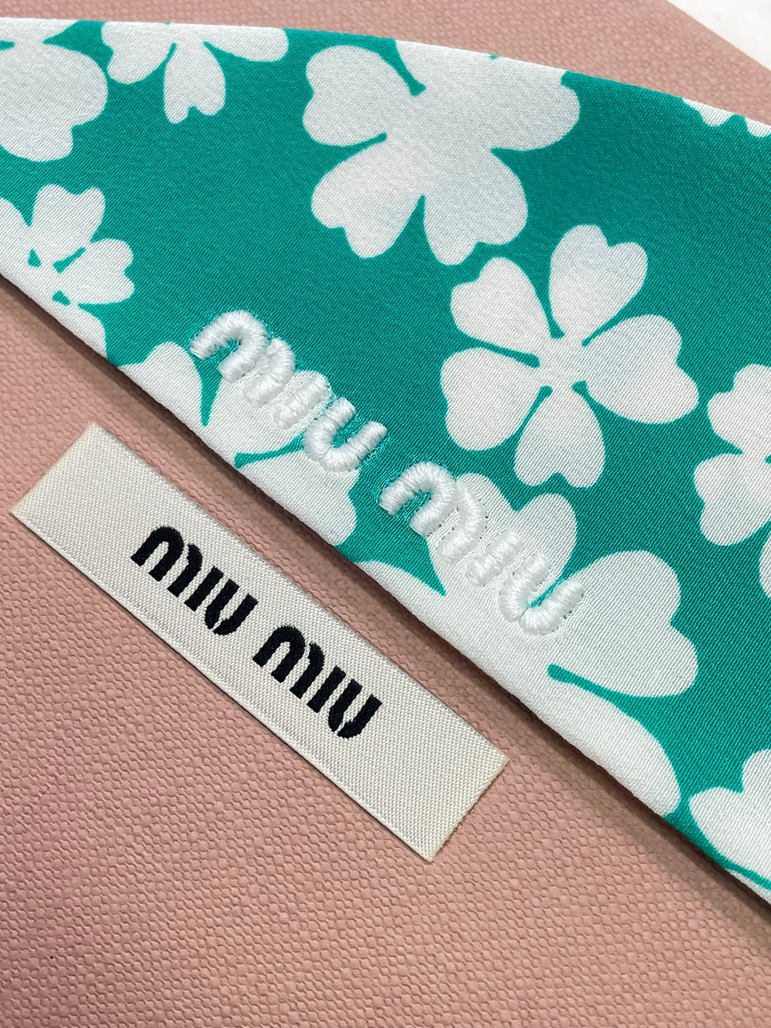 새상품 미우미우 헤어밴드 스크런치 스카프 곱창 민트 컬러 상품이미지7