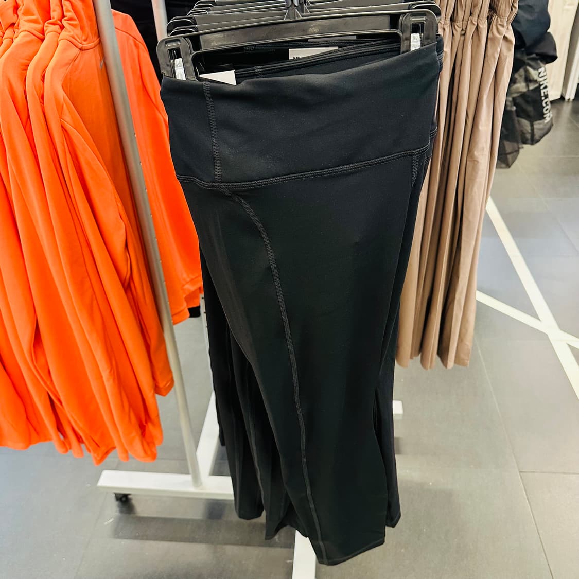 나이키 여성 레깅스 패스트 미드라이즈 7/8 타이즈 HV8556-010 상품이미지2