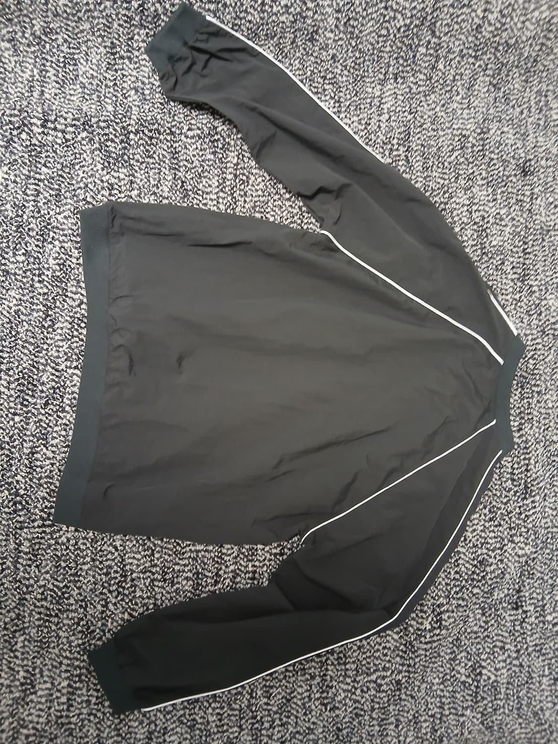 (곤니치와봉쥬르)나일론 웜업(차콜)무신사 상품이미지4