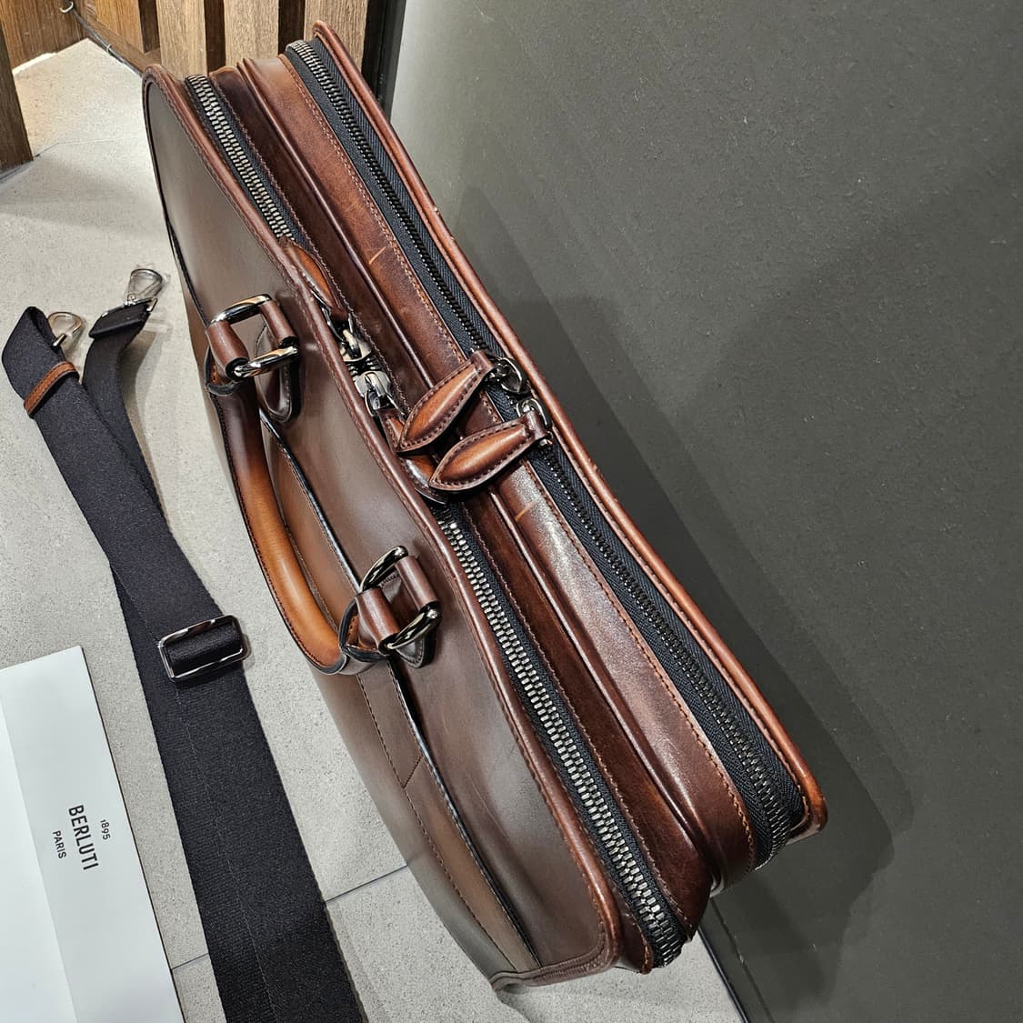 벨루티  네오 베네치아 가죽 크로스 브리프케이스 상품이미지9