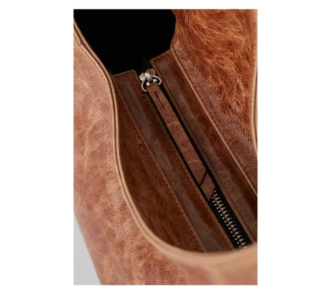 쿠어 하프문  크로스 레더 토트백 상품이미지3