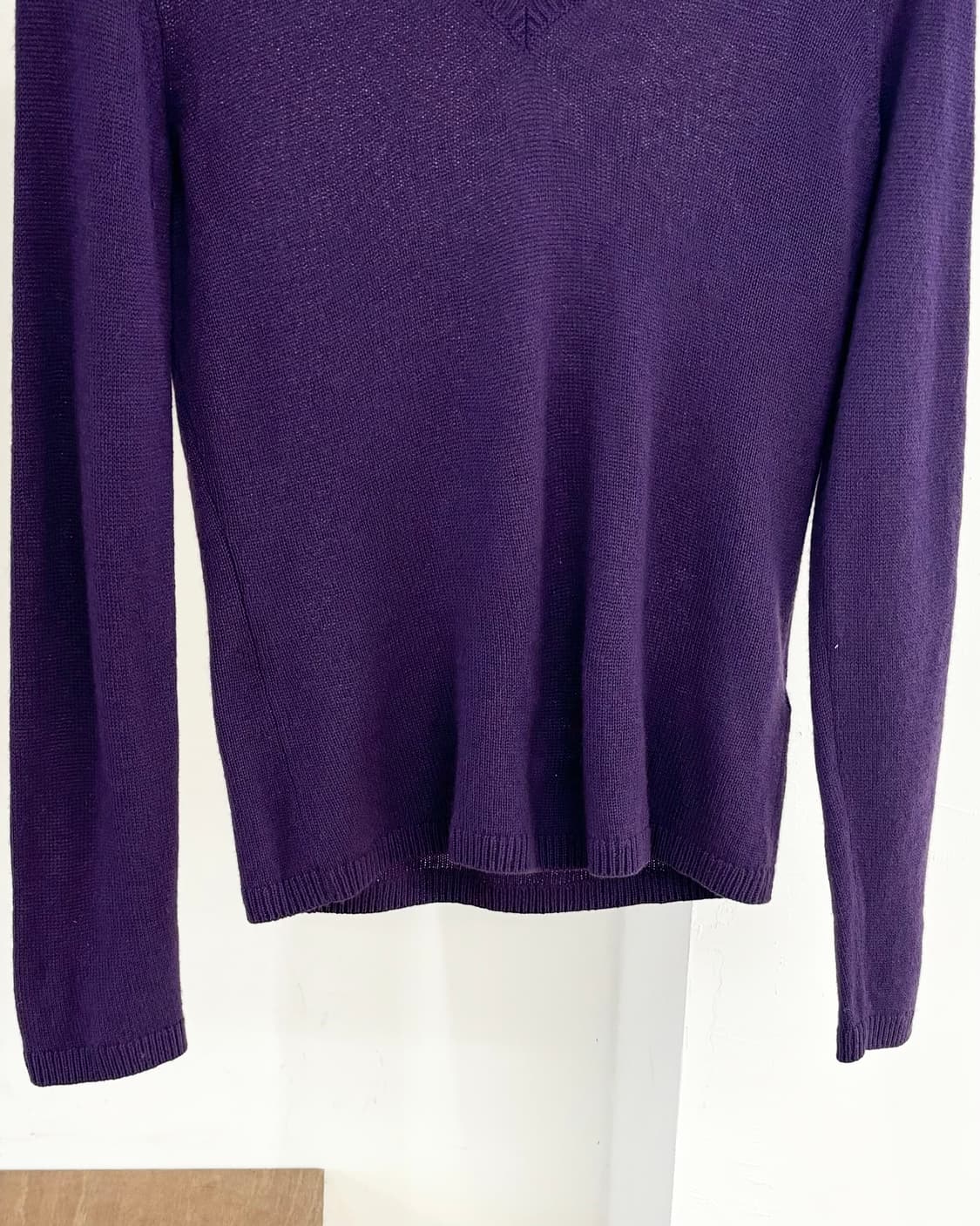 로로피아나 퍼플 캐시미어 브이넥 니트 스웨터  상품이미지5