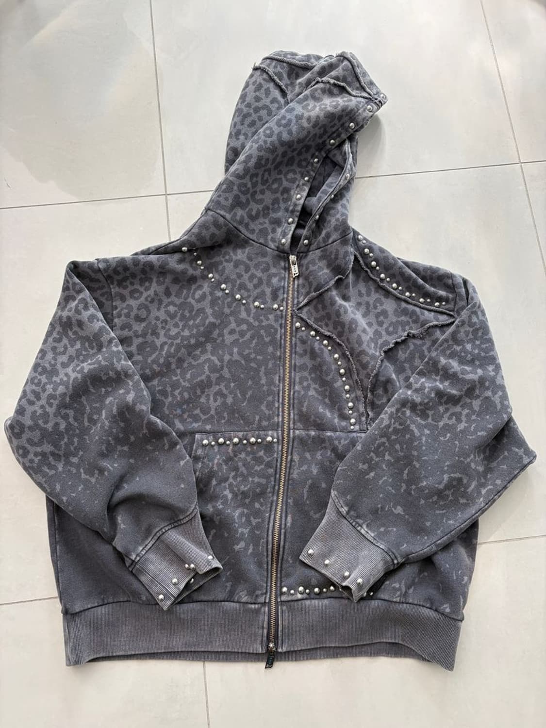 STUD BLEACH LEOPARD ZIP HOODIE 상품이미지2