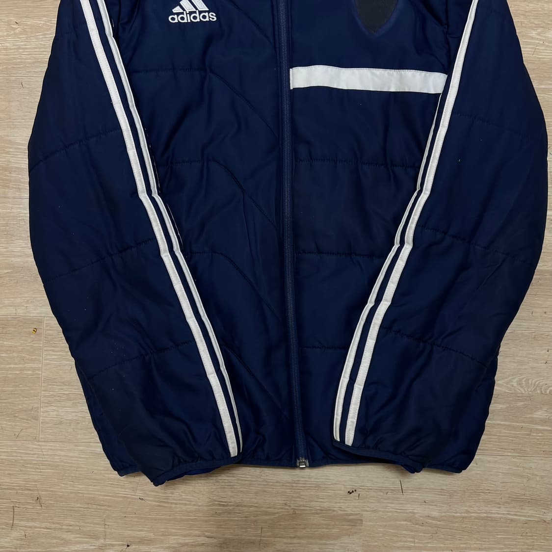 아디다스 여성 사이드라인 삼선 후드 패딩 점퍼 [네이비] M/95 상품이미지3