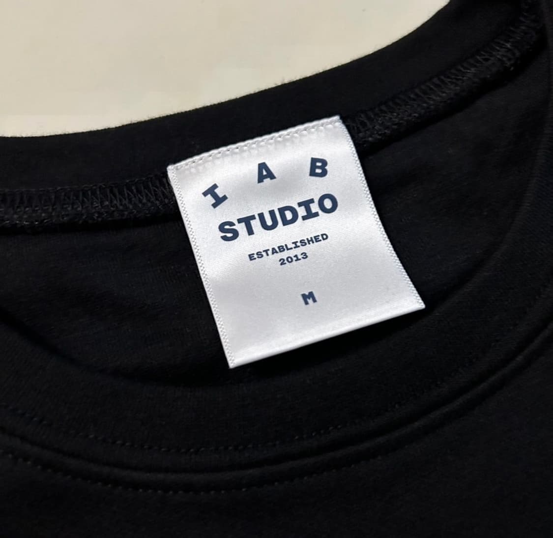 (새상품 M) 아이앱 스튜디오 롱슬리브 블랙 상품이미지5