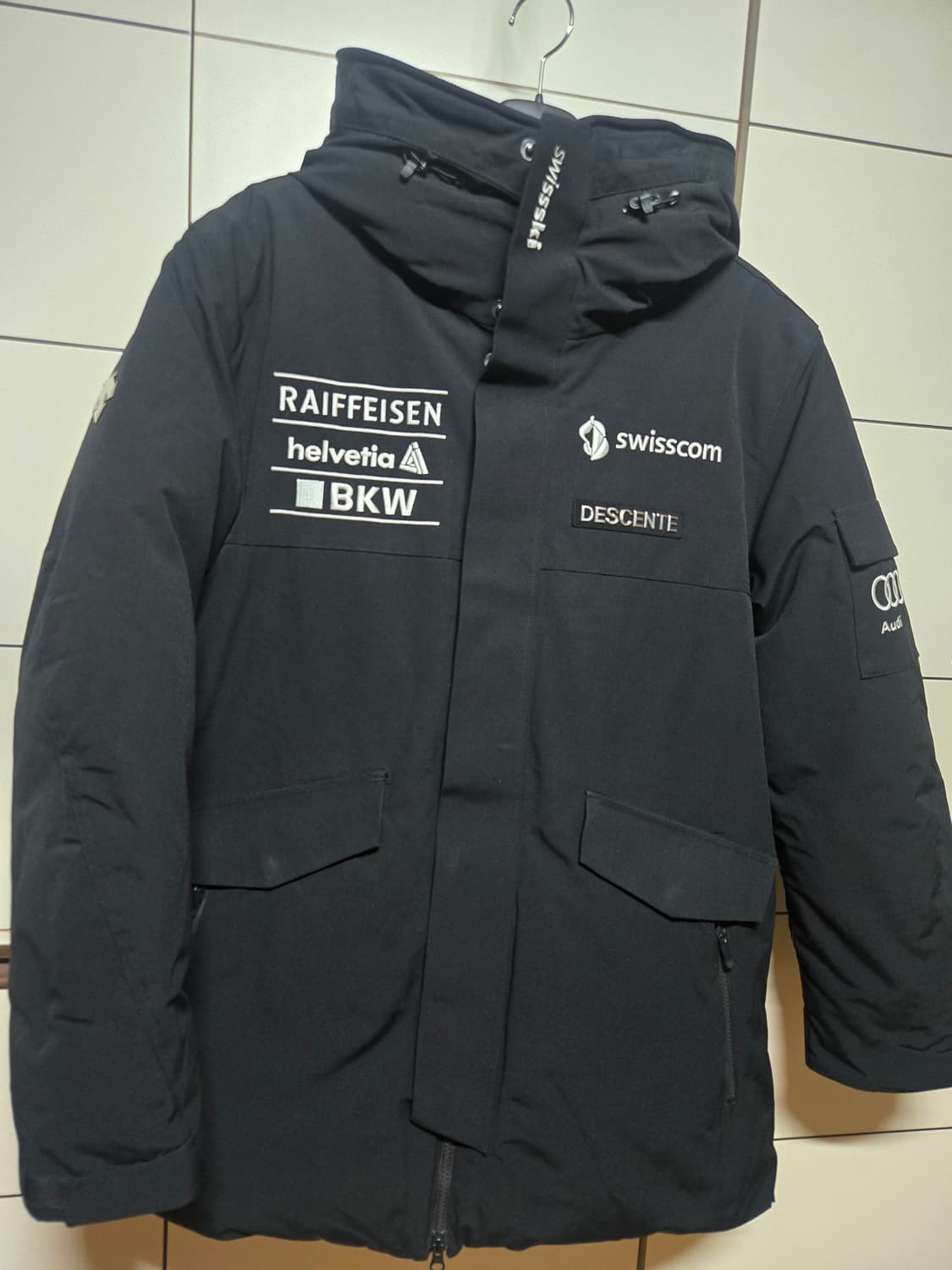 데상트 스위스 스키팀 레플리카 미드 다운 패딩자켓(105사이즈) 상품이미지2