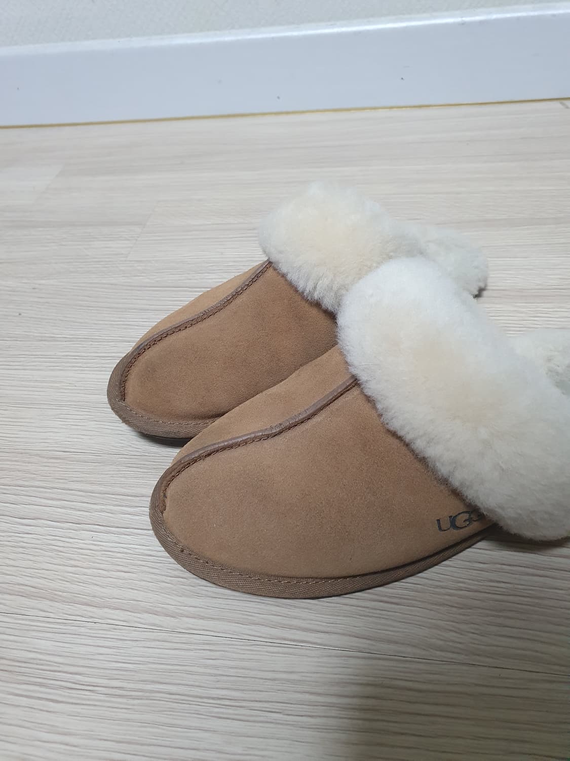 어그 체스트넛 털 슬리퍼 240 상품이미지4