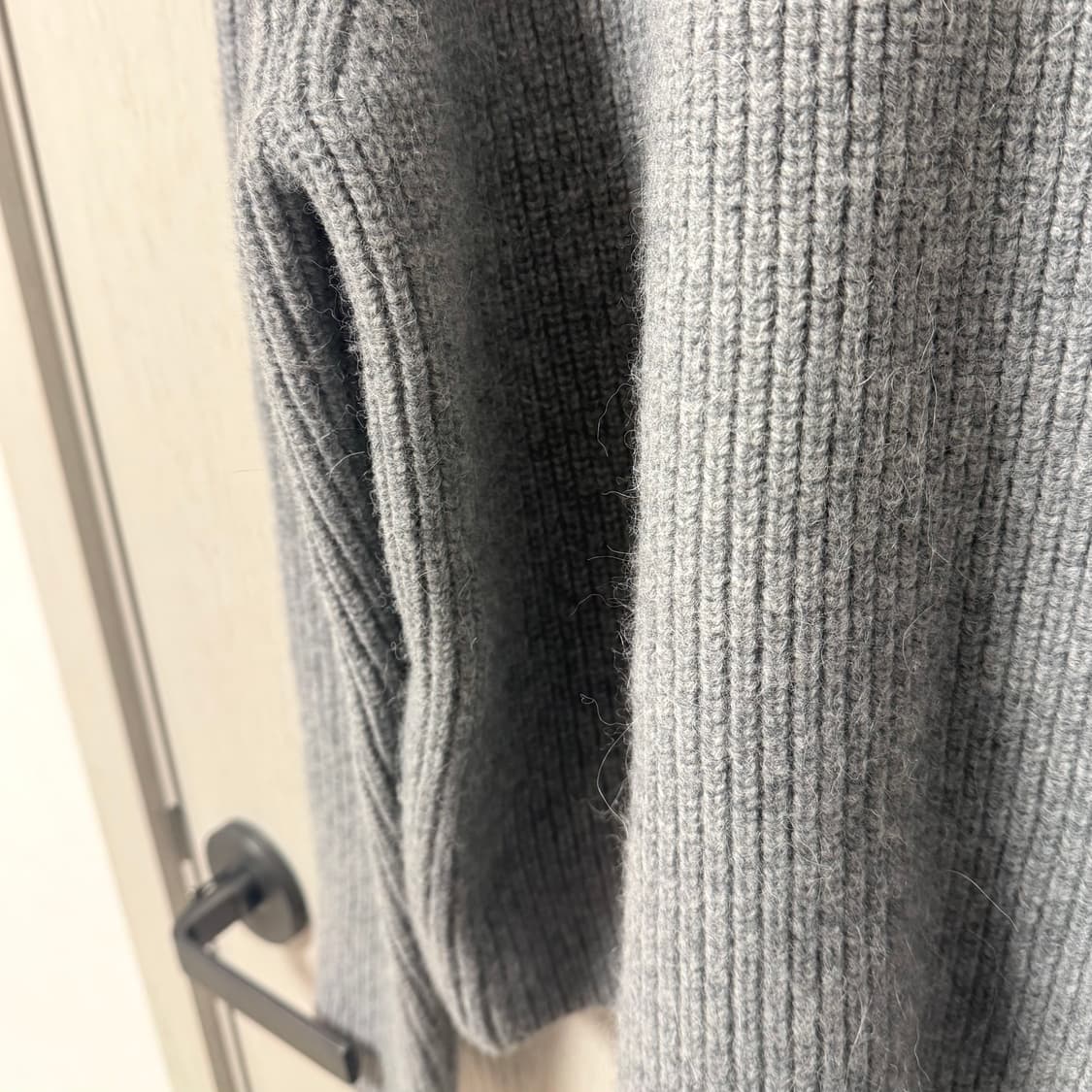 (s) 파사드패턴 알파카 풀오버 니트 상품이미지3