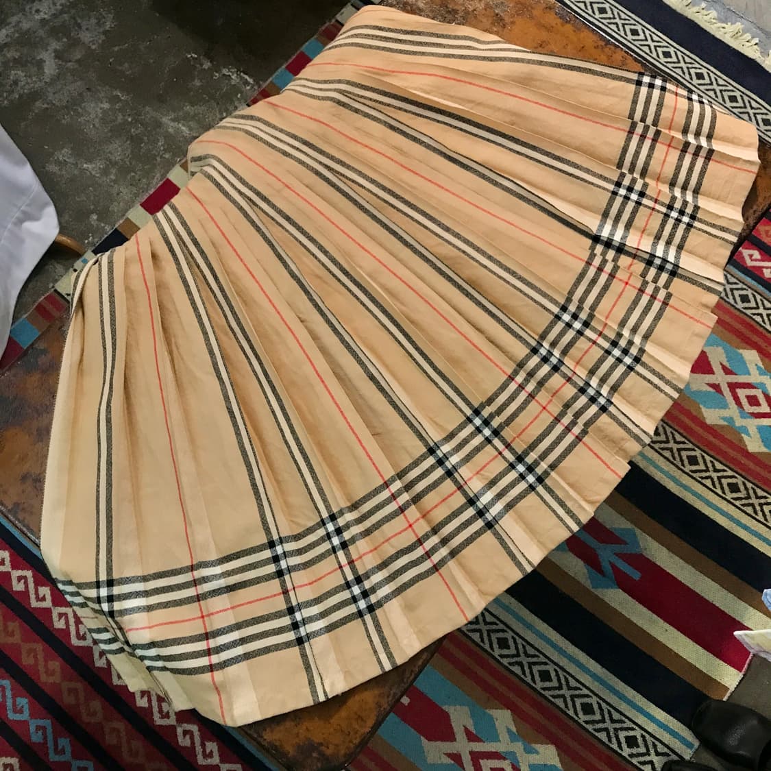 버버리 베이지 노바체크 플리츠 미디 스커트 허리 31  상품이미지2