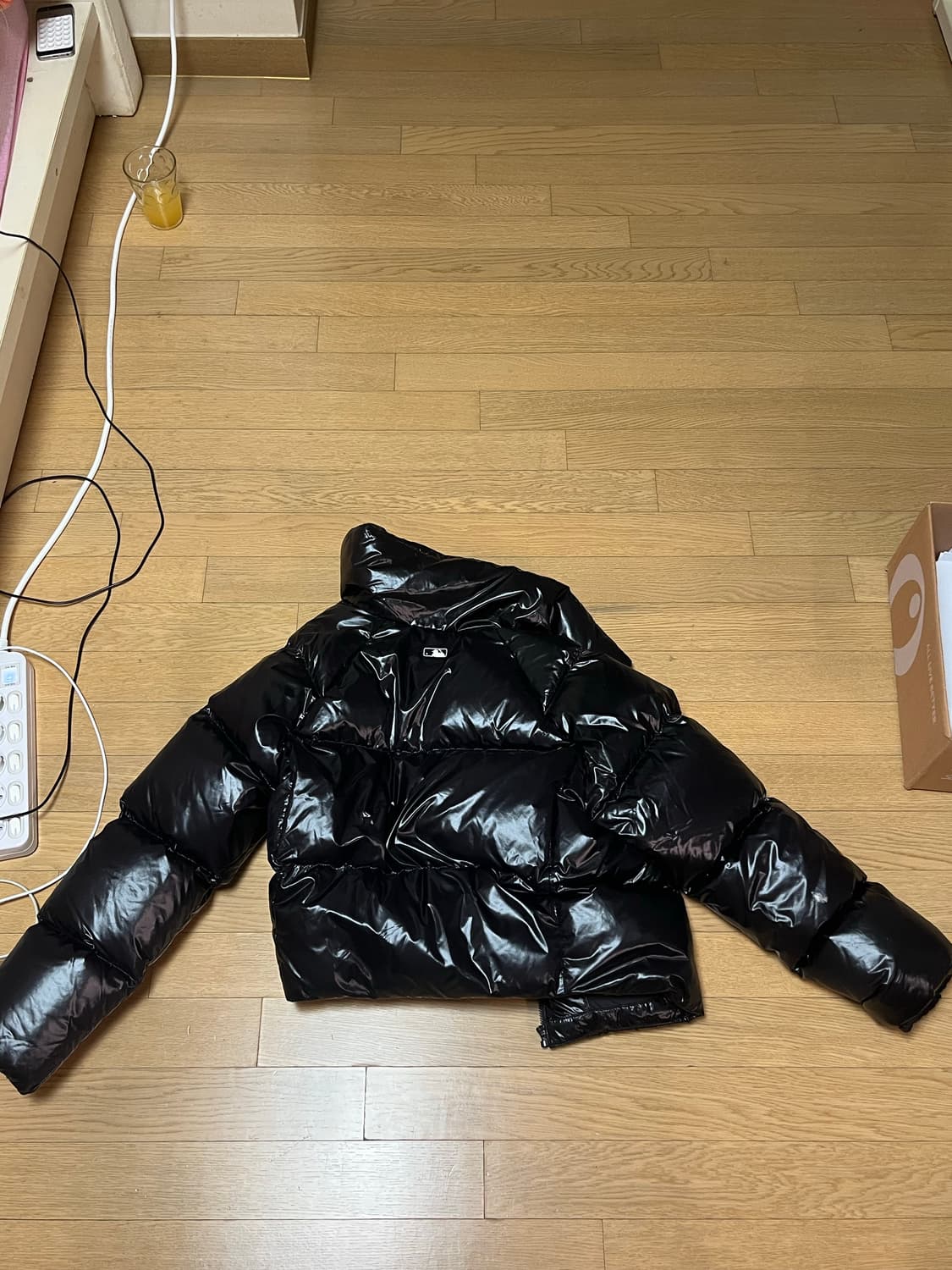 mlb 유광 커브 크롭 패딩 상품이미지2