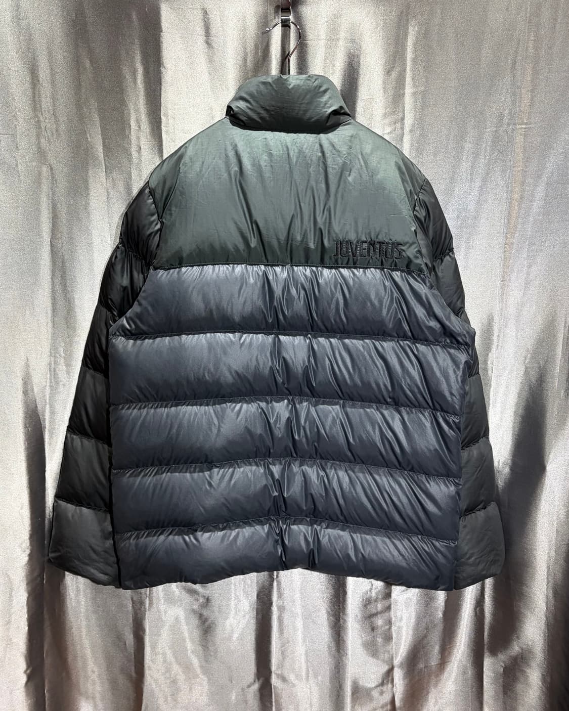 XL 나이키 유밴투스 스우시 블랙그레이 패딩 상품이미지3