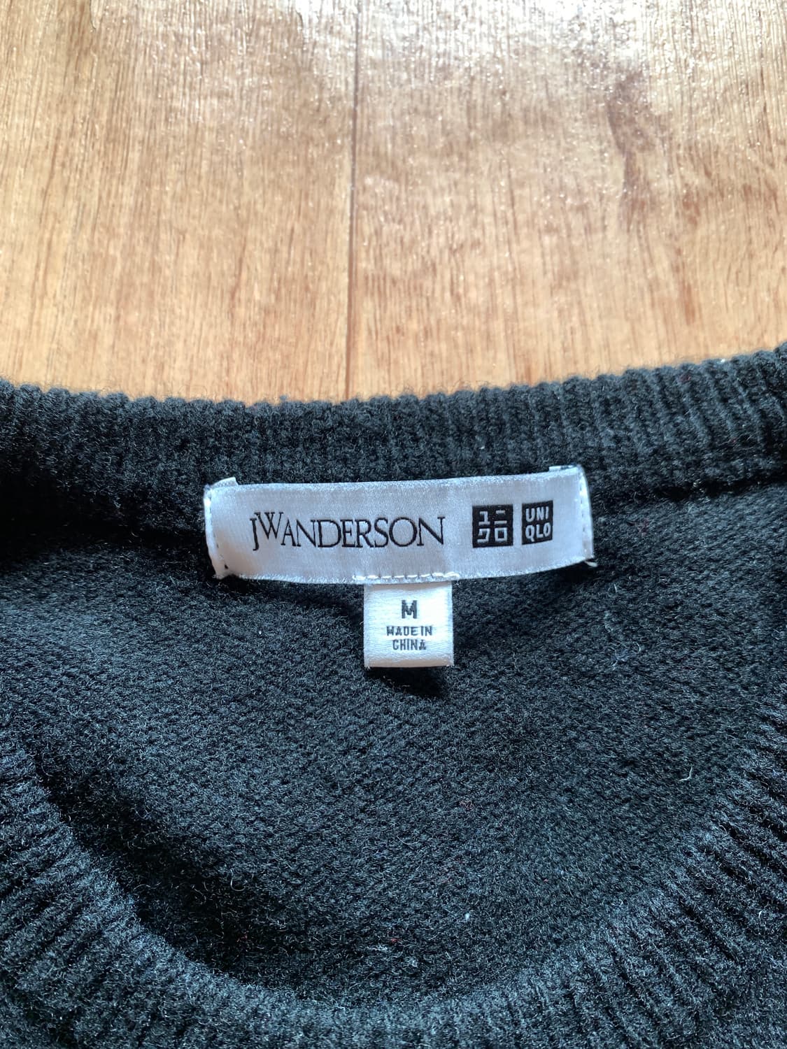 유니클로 jw anderson 울100% 물고기 니트 M 상품이미지3