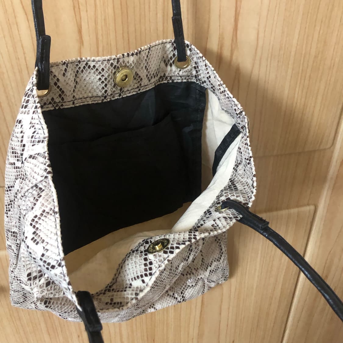 python skin Shoulder bag 👟  상품이미지3