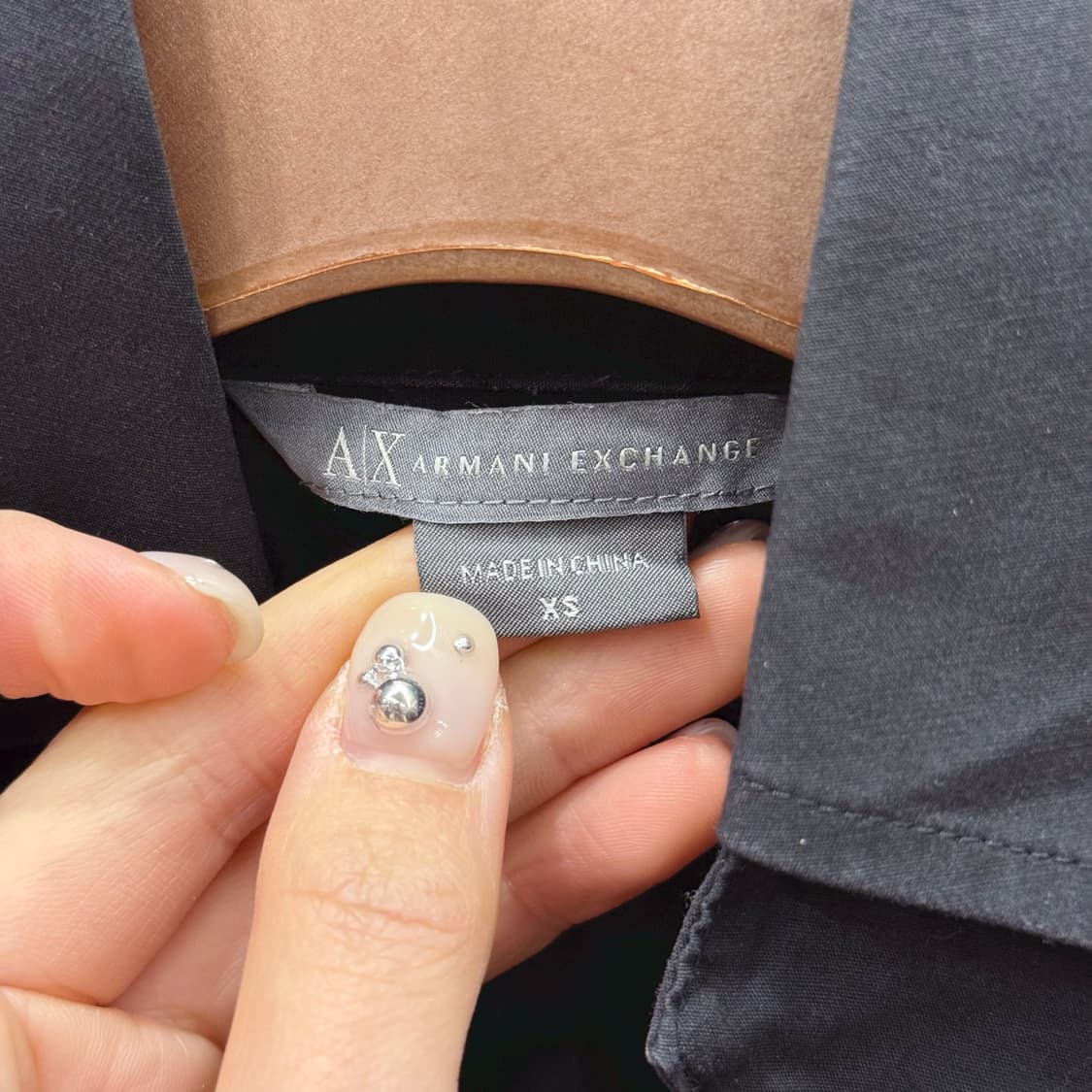 아르마니 익스체인지 딥브이넥 버튼 셔츠 블라우스 7부 소매 블랙 상품이미지7