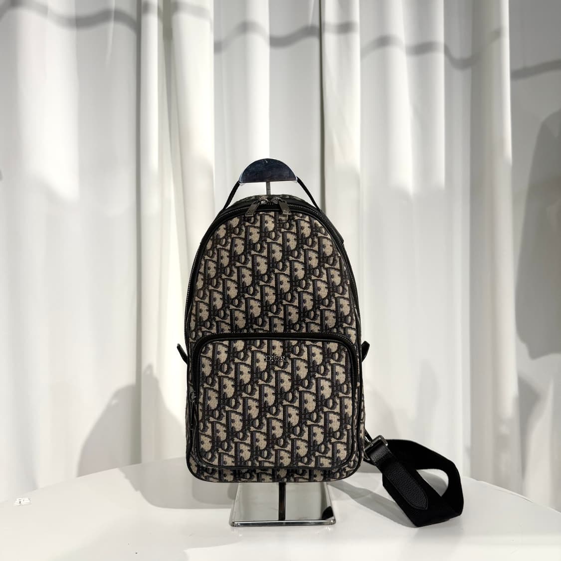 디올 오블리크 바이커 슬링백 상품이미지1