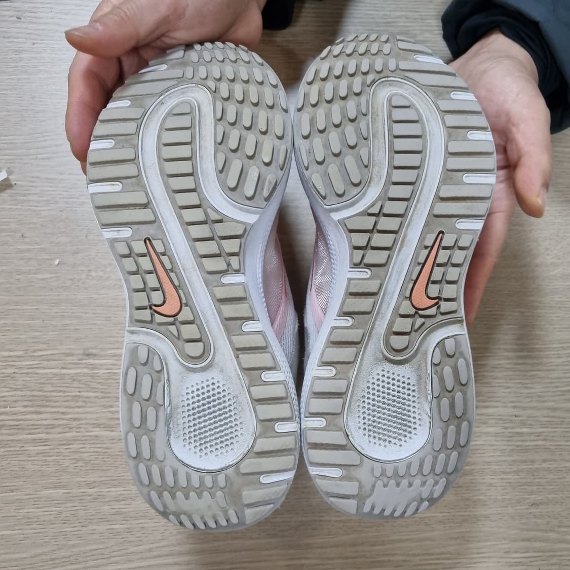 나이키 리액트 이스케이프런 여성운동화240  상품이미지3