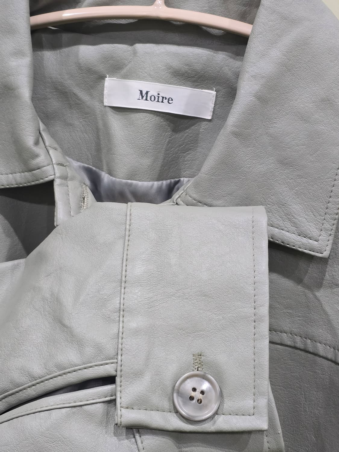 미니멀한 무드의 Moire 여성 가죽 자켓 상품이미지9