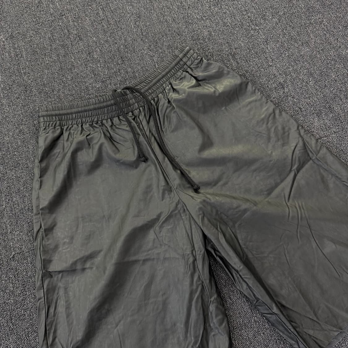 MM6 메종마르지엘라 오버사이즈 레더 쇼츠  상품이미지2