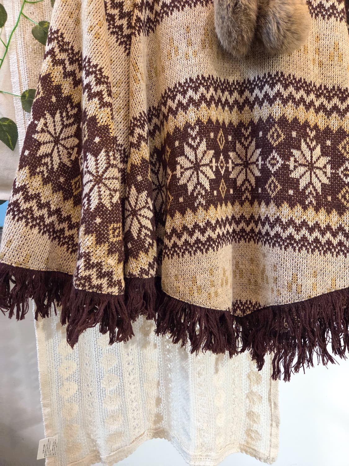 눈꽃 폼폼 케이프 니트 상품이미지3