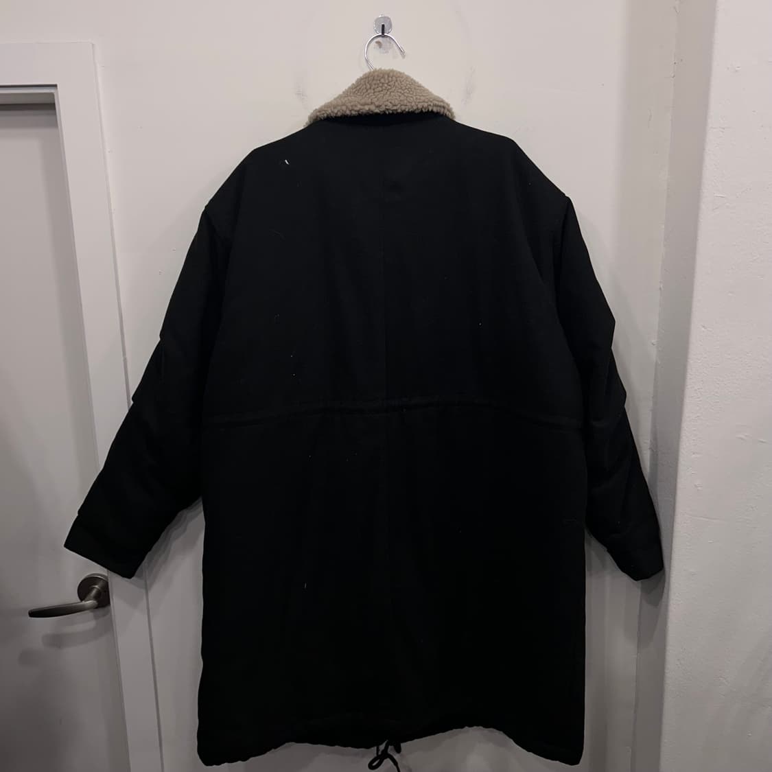 더 클랩컴퍼니 양털 카라 울 누빔 야상 패딩 코트 상품이미지5