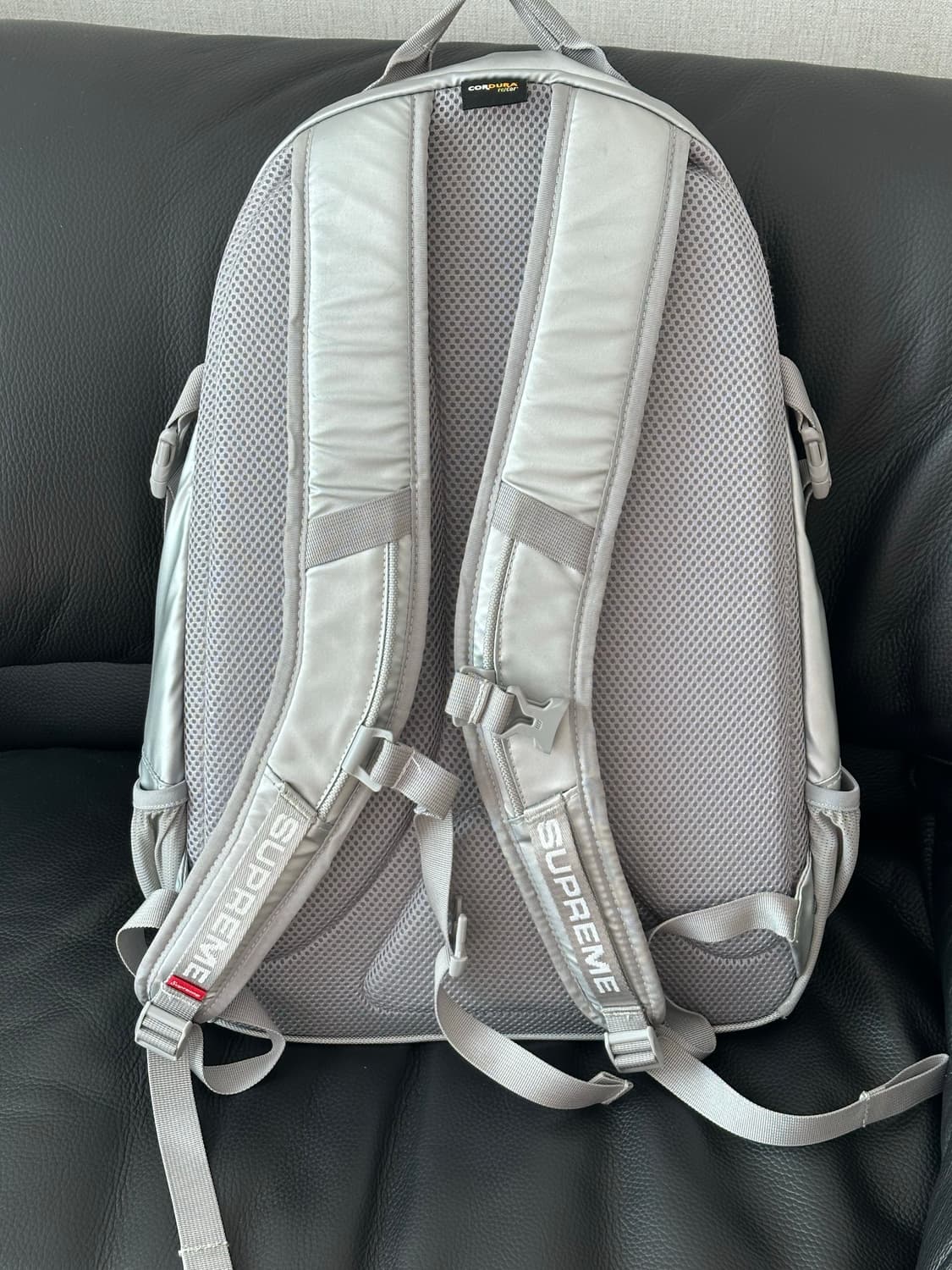 슈프림 22fw 백팩 실버컬러 상태 굿 상품이미지6