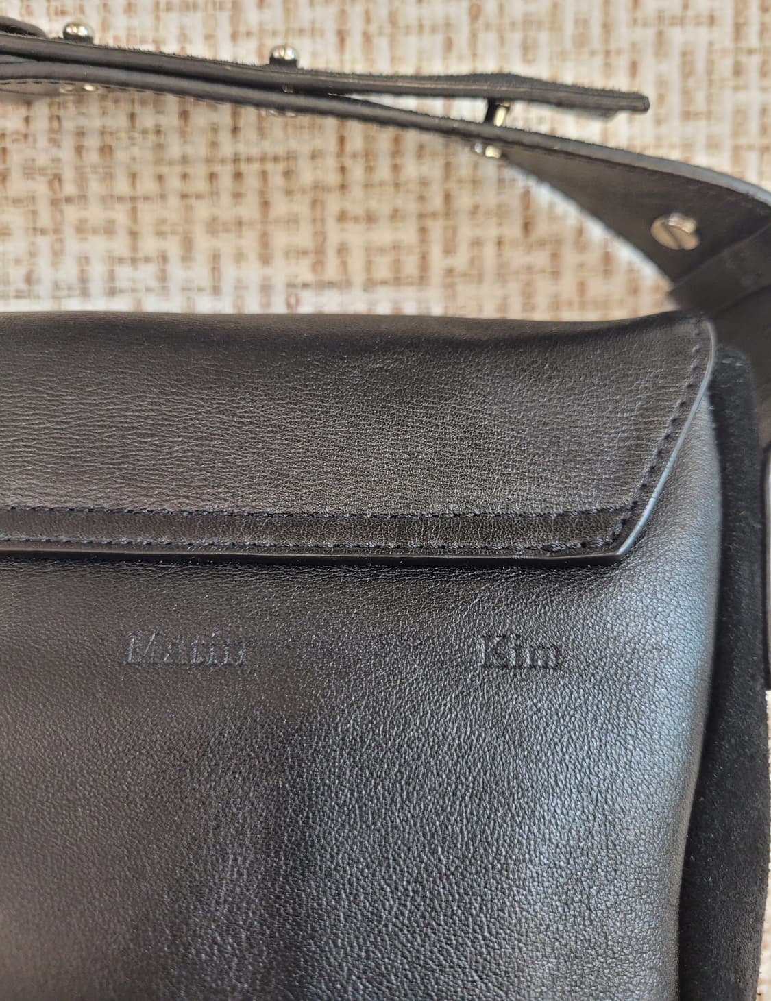 마뗑킴 블랙 스웨이드 숄더백 상품이미지5