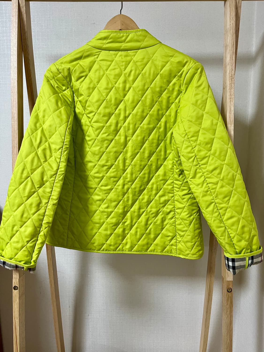 버버리 퀼팅 자켓 라임 XS 정품 상품이미지2
