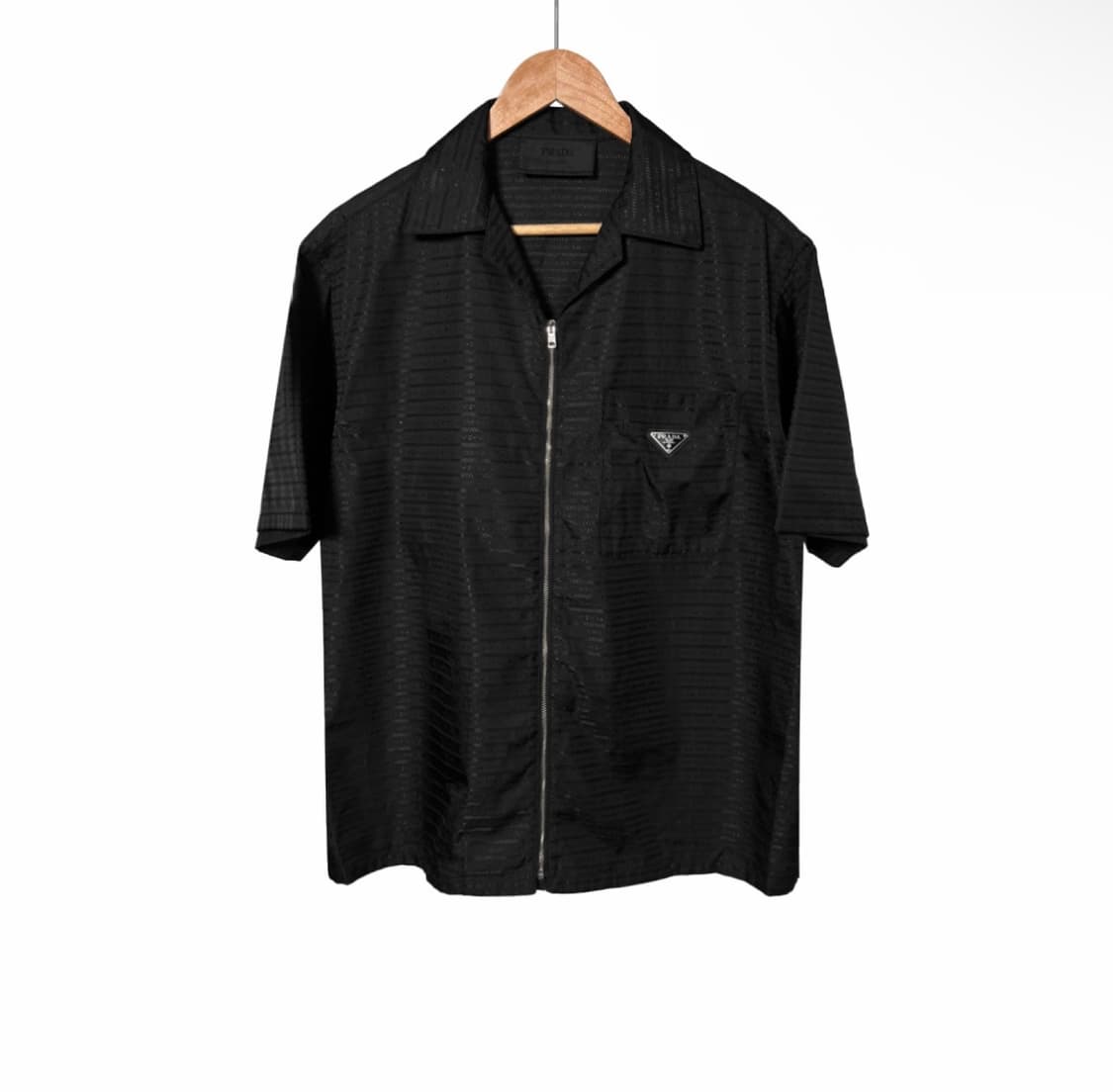 [M] 프라다 남성 리나일론 삼각로고 멀티로고 집업 반팔 셔츠 자켓 블랙 상품이미지1