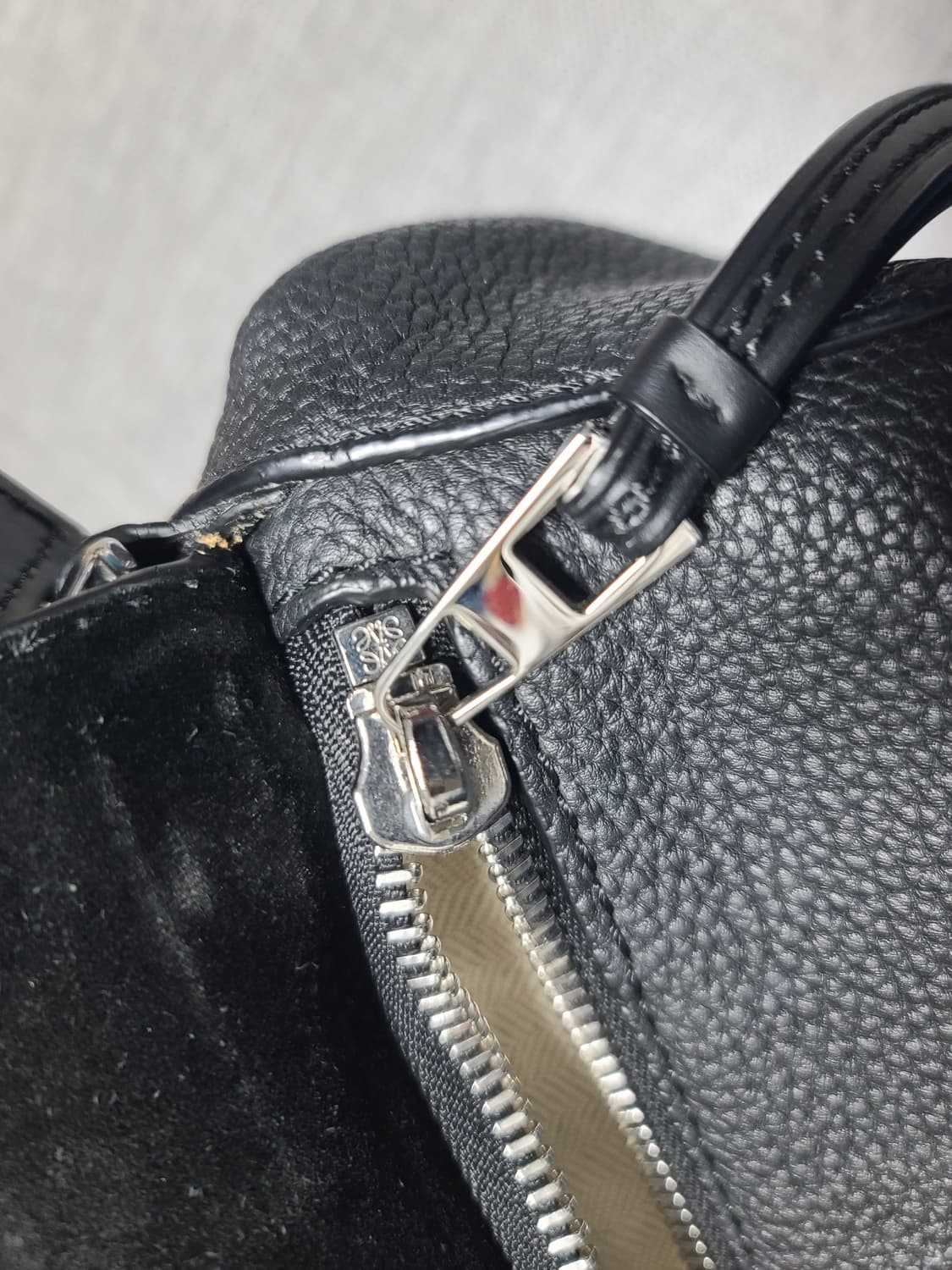 로에베 퍼즐백 그레인레더 블랙 라지 L 토트백 크로스백 탑핸들백 상품이미지8