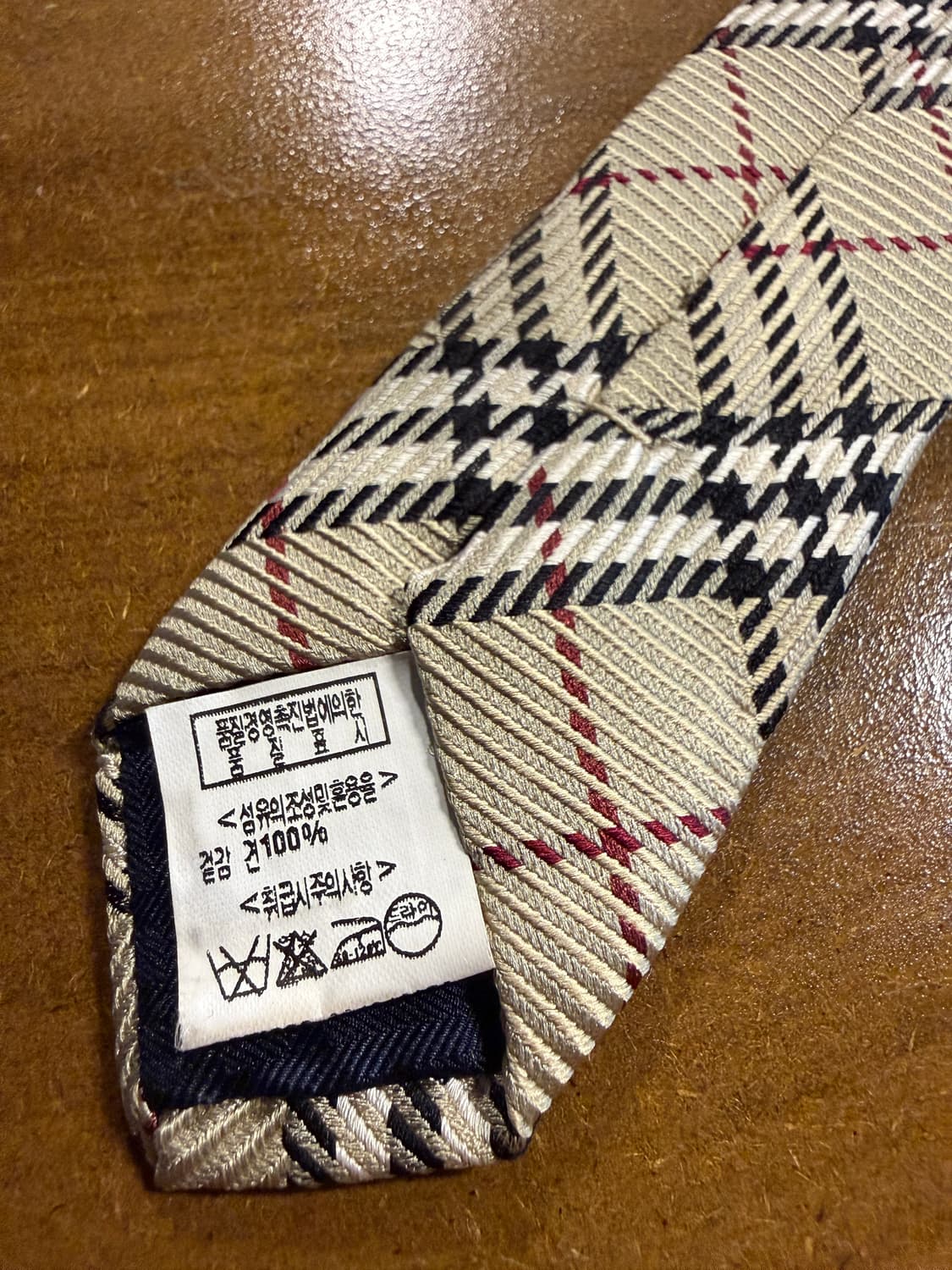 버버리 노바 체크 패턴 실크 넥타이 베이지 상품이미지5