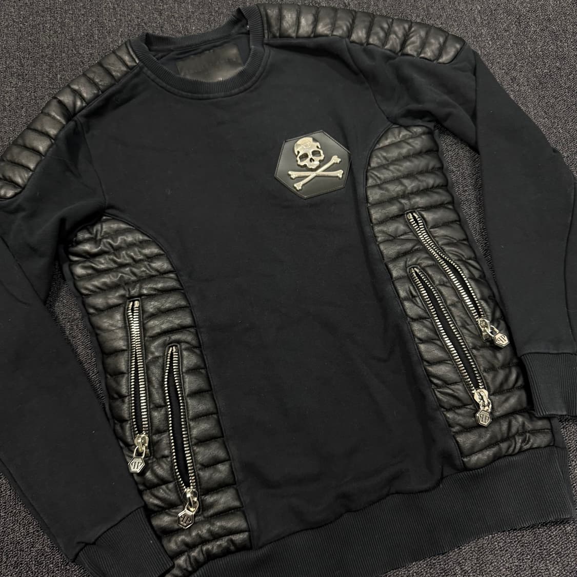 필립플레인 레더 스컬은장 디테일 맨투맨 상품이미지4