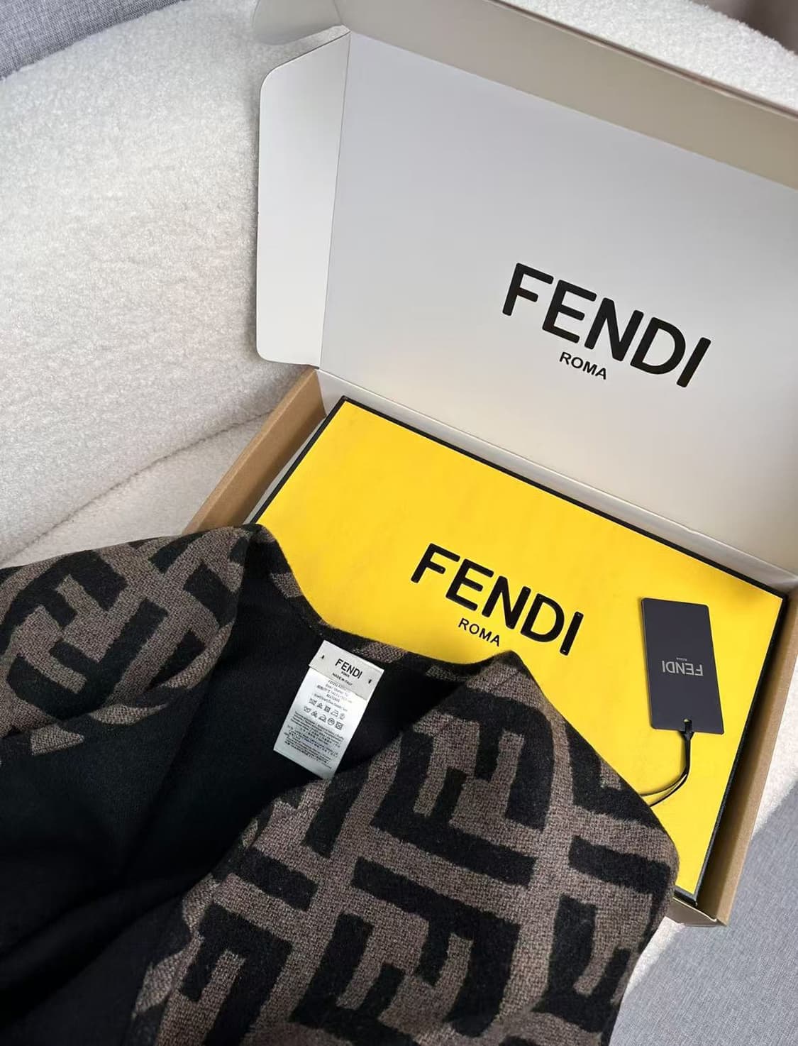 FENDI 구미풍 케이프 울 캐시미어 니트 머플러 여성용 상품이미지3