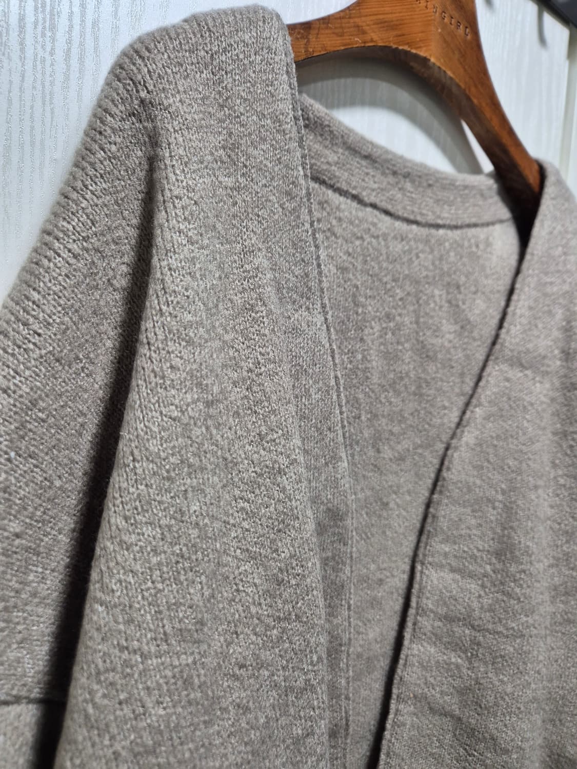 모카브라운 브이넥 니트 가디건 상품이미지3