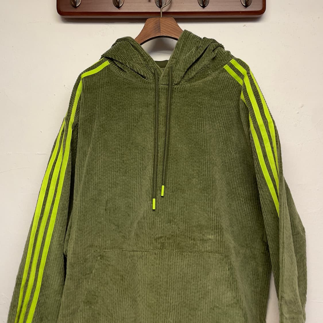 아디다스 (우먼) 아이비 파크 코듀로이 후디  상품이미지3