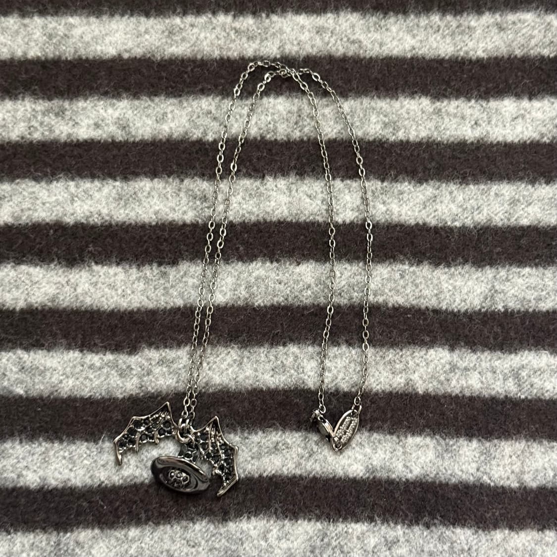 비비안웨스트우드 아카이브 박쥐 orb 목걸이 상품이미지2