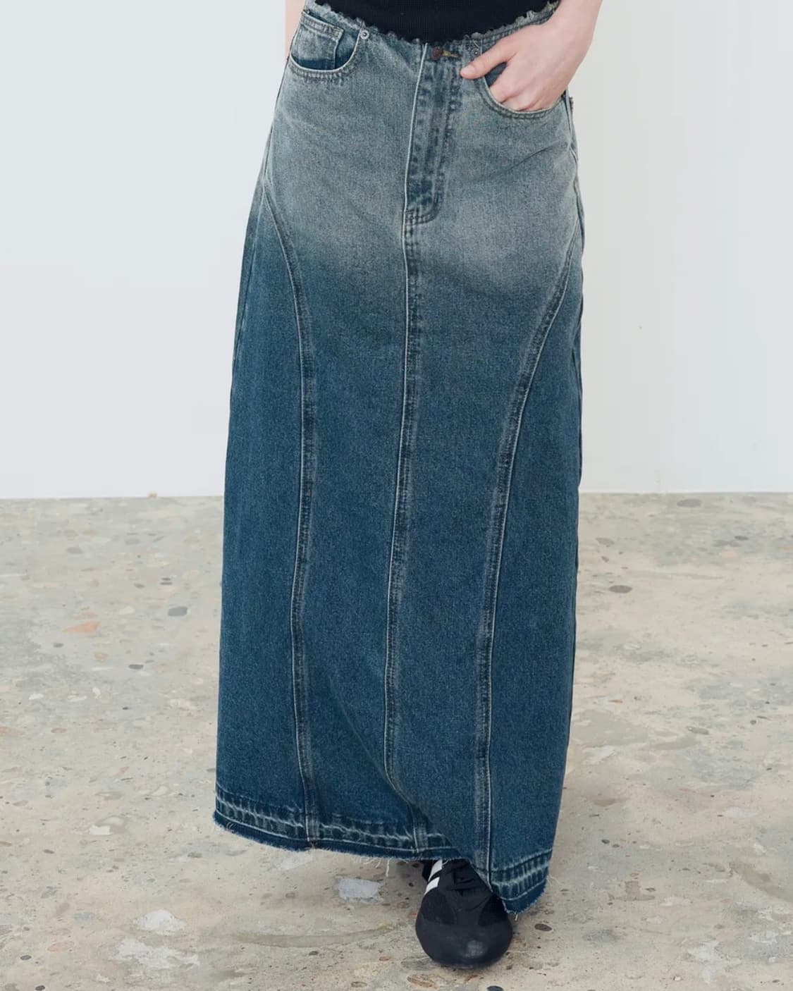 Damage denim butterfly pocket long skirt 상품이미지4