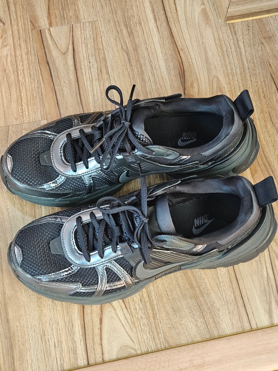 나이키 V2K 런 블랙 앤트러사이트 상품이미지5