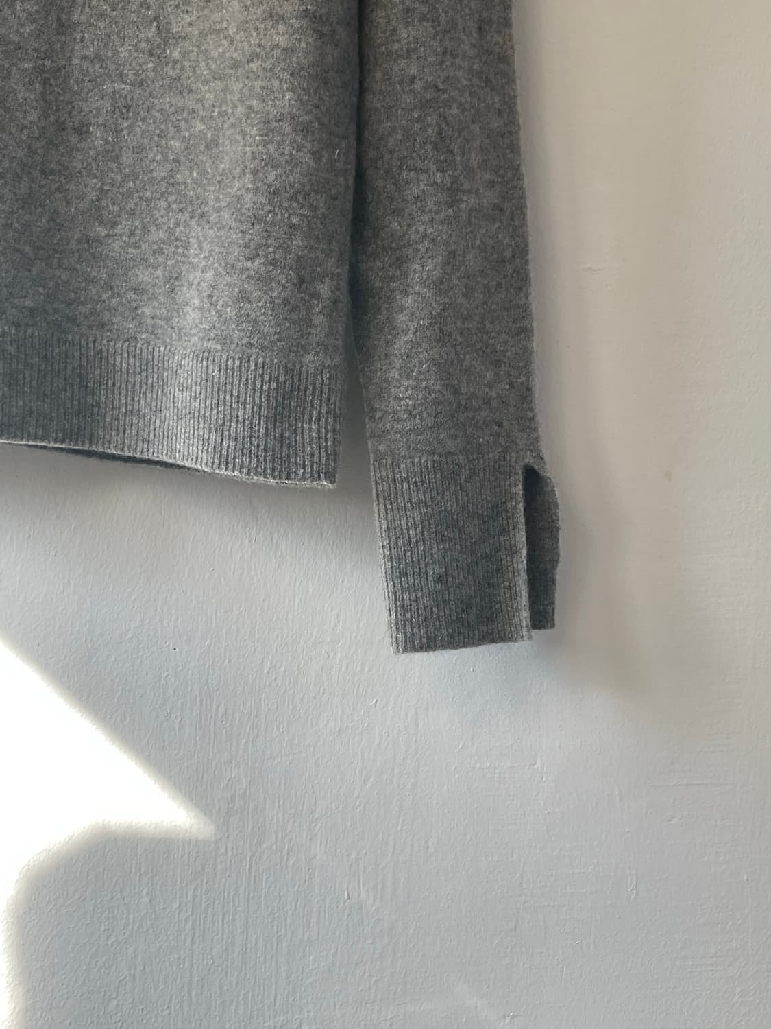 서브셋 프리미엄 라운드넥 울캐시 니트 그레이 새상품 상품이미지4