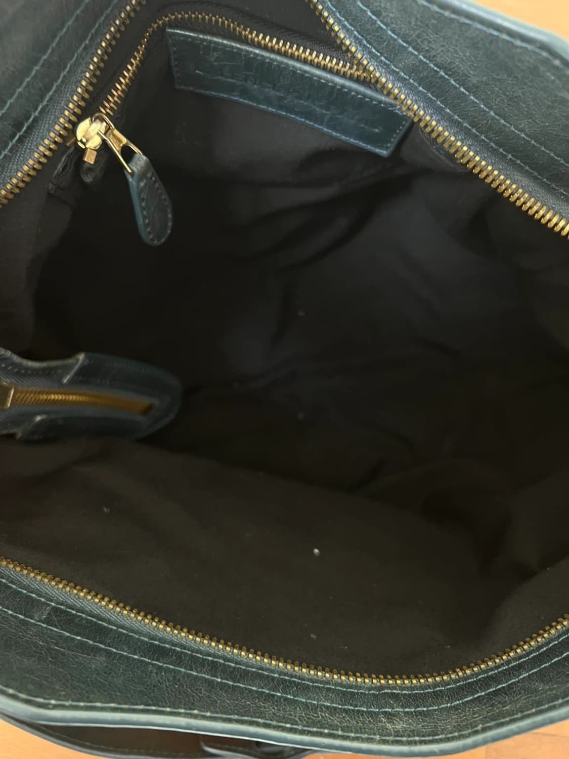 발렌시아가 모터백 네이비 급처 상품이미지4